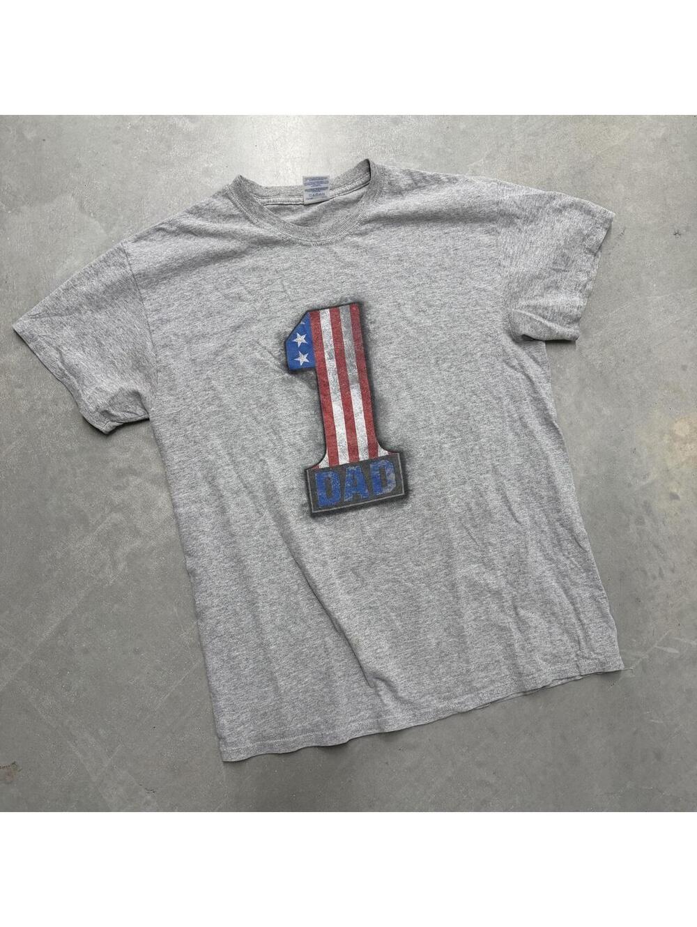 2000s Vintage Number One Dad USA Striped Gray Graphic Tee Sized Medium